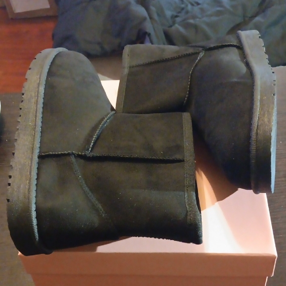 Josiny Womens Black Boots With Fur Inside Size 10 NWT & BOX - Picture 5 of 8